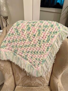 ✨🍼Vintage Hand Crocheted Baby Blanket